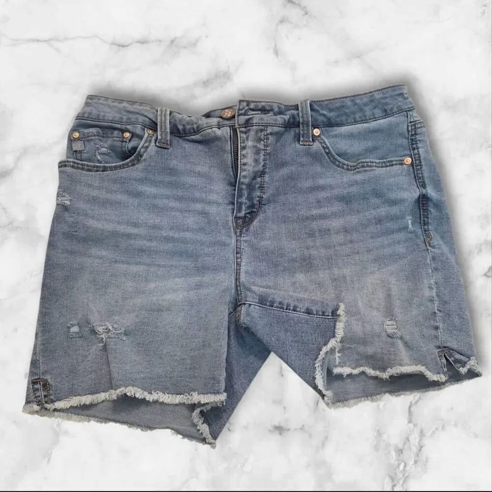 Seven7 Size 10 Denim Weekend Shorts